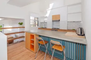 Stunning 2Bed Home with 2 Balconies in Camberwell - Image 2
