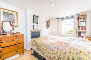 Modern Flat in Clerkenwell - Image 2