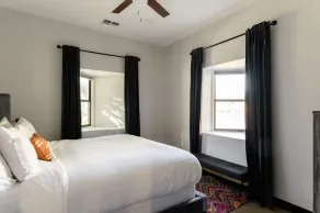 Luna & Stellar by Avantstay Modern Artist's Loft Buyout w/ 10 Brs, Patio & Billiards - Image 2