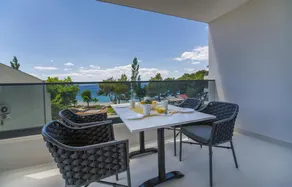 Stunning Apartment in Promajna With Wifi and 2 Bedrooms - Image 2