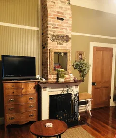 The Guest Room - Image 5
