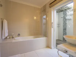 Bahari Beach House - Image 5