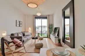 Deluxe Apartment Downtown with Pool & Parking - Image 3