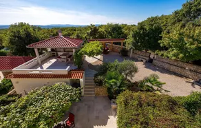Stunning Home in Garica With Wifi and 4 Bedrooms - Image 2