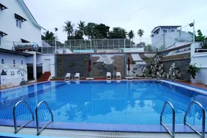 Holiday Hotel - Image 2