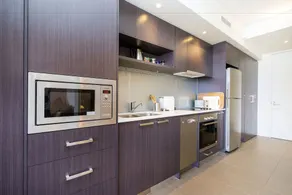 Executive Studio Inner City Apartment - Image 4