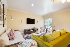 Sunflower by Avantstay Pool, Bbq, Pool Table & Outdoor Dining! - Image 4