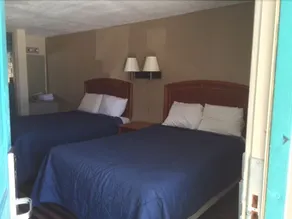 Economy Inn - Image 4