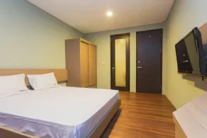RedDoorz Near Lippo Village - Image 2
