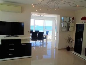 Luxury Beachfront - Image 2