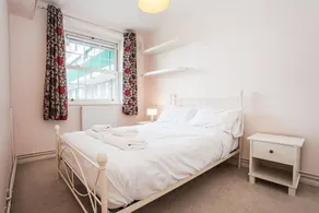 Bright 2 Bedroom Property With Balcony - Image 5