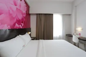 RedDoorz Plus near Mall Bali Galeria - Image 4