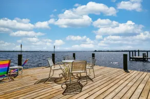Sunshine On The River 3 Bedroom Waterfront Property 3 Home by Redawning - Image 3