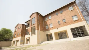 Khamanzi Lodge - Image 5