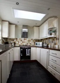 Beautiful 2-bed Lodge With hot tub and Saunain Ely - Image 4