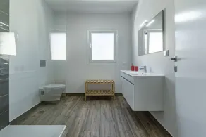 Captivating 4-bed House in Cadaval District-lisbon - Image 5