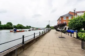 Chiswick Riverside Home - Image 5