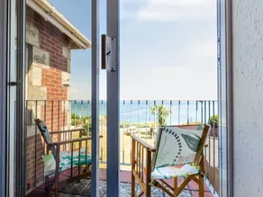 Cozy Holiday Home in Swanage With Balcony - Image 4