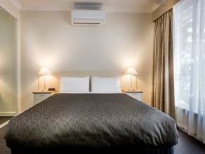 Melbourne's Princes Park Hotel - Image 5