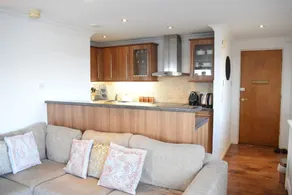 2 Bedroom Apartment With River Views Near Canary Wharf and City - Image 2