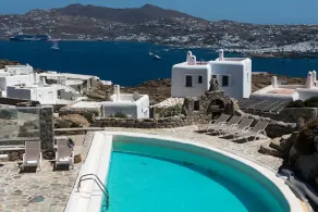 Elegant villa with ocean views & 2 pools - Image 3