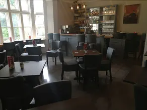 Unicorn Hotel Brackley - Image 2