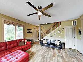 Posh - 3 Br Home - Image 2