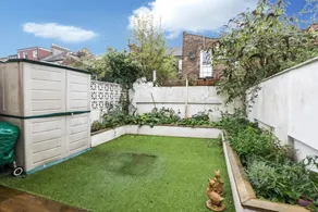 Stunning Spacious 4BD House With Garden - Sleeps 8 - Image 4