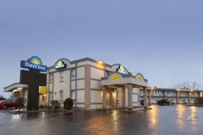 Days Inn by Wyndham Brockville - Image 4
