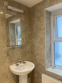 Stunning 4-bed House in Devon 10 Mins From Beach - Image 3