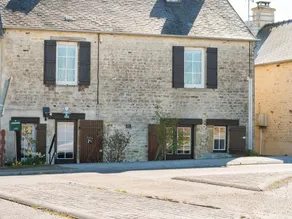 Simplistic Holiday Home in St-Laurent-sur-Mer with Terrace - Image 3