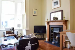 Charming 2 Bedroom Home 3 mins from Arsenal Station - Image 2