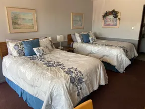 Blue Spruce Motel - Image 4