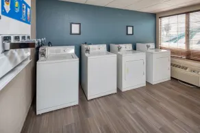 Best Western Plus Airport Inn & Suites - Image 2