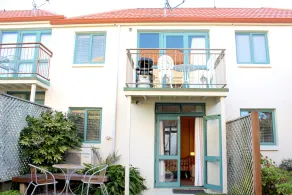 Les Troupes Apartments - Image 3