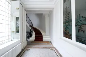 Pelicanstay at Avenue George V Paris - Image 5