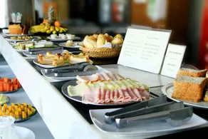 Cocoon Hotel & Lounge - Image 3