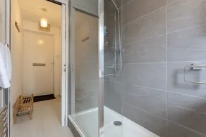 1 Bedroom Apartment Near Surrey Quays - Image 5