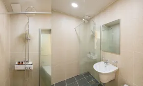 Cozy Hotel - Image 4