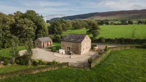 Beautiful Secluded 2-bed Barn With Woodfire Hottub - Image 2