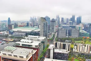 Onelife Docklands Luxury Apartment - Image 3