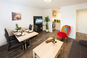 Living 28 - Image 3