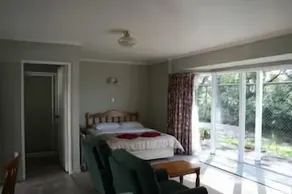 Utuhina Hot Springs Lodge - Image 2