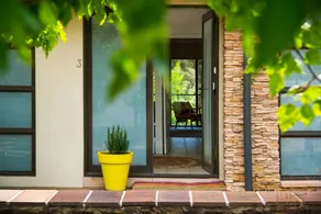 Lake Daylesford Lodge 3 - Image 2