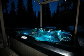 Dream 4-Br 4-Ba Chalet | Private Hot Tub | 2 min to Jasper National Park Gates - Image 4