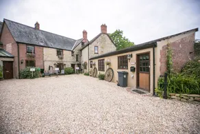 Weycroft Mill House Bed and Breakfast - Image 5