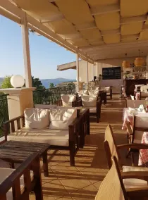 Lazaratos Hotel - Image 4