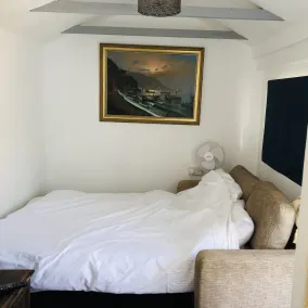 Tudor House - Double Room - En suite - Image 2