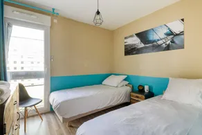 Spacious Apartment With Stunning View of Paris la Défense Fits up to 8 - Image 2
