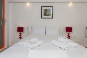2 Bedroom Flat in Limehouse Sleeps 4 Guests - Image 4